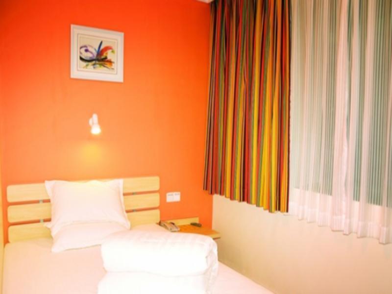 7 Days Inn Guangzhou Tianhe Yantang Metro Branch ภายนอก รูปภาพ