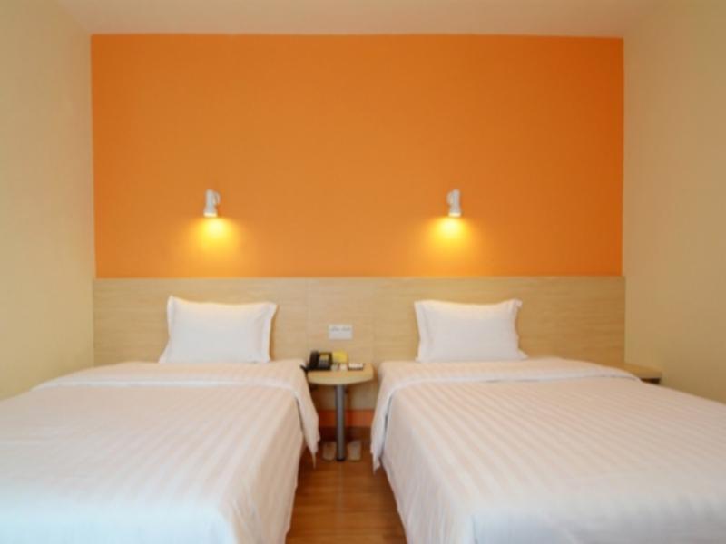 7 Days Inn Guangzhou Tianhe Yantang Metro Branch ภายนอก รูปภาพ